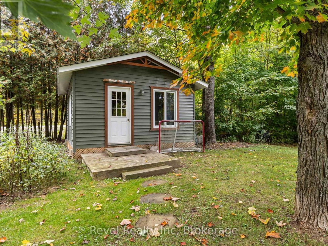 210 BURNETT'S ROAD, Manitouwabing Lake