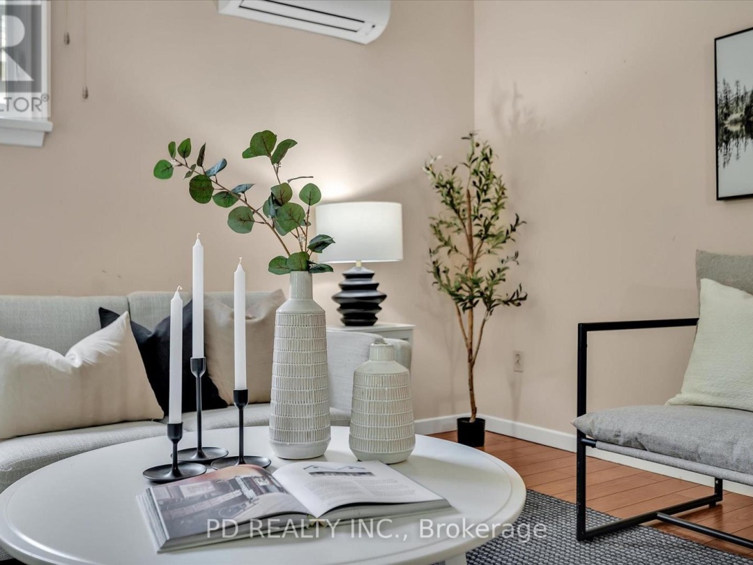 28 BOND STREET E, 
