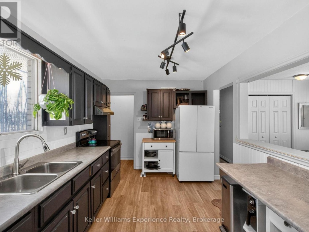 229 MOUNTAIN AVENUE, Tay (Waubaushene)