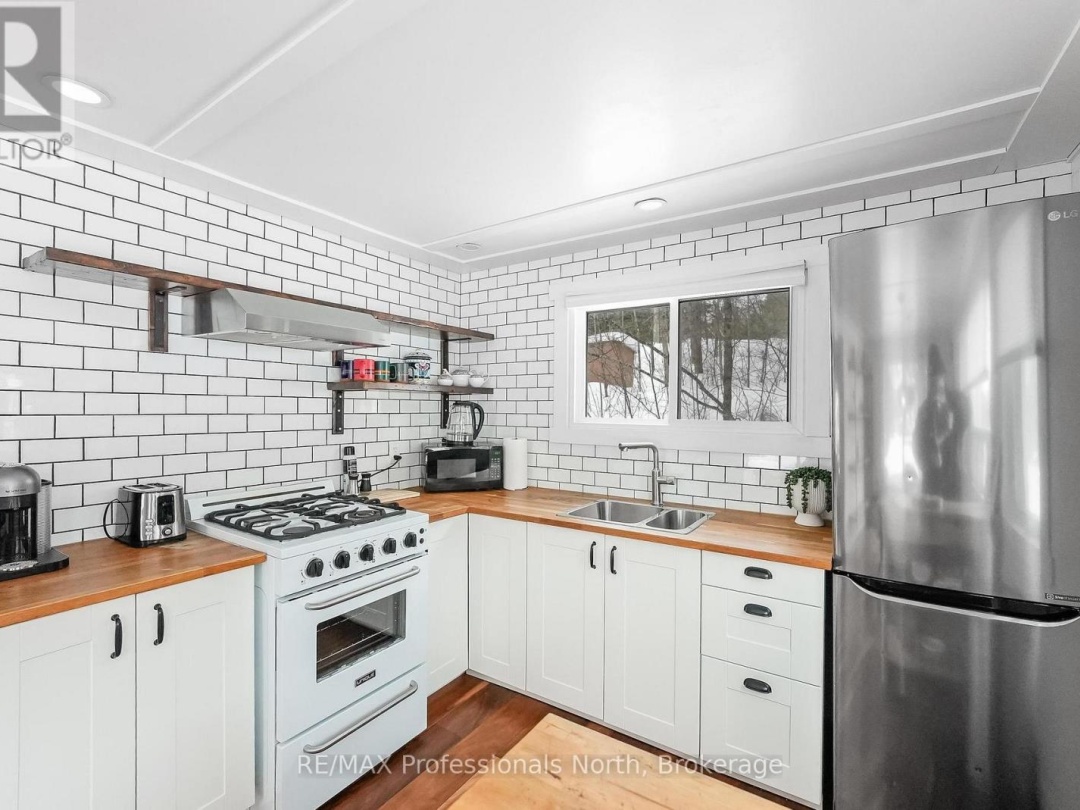1044 SHANAHAN TRAIL, Horseshoe Lake