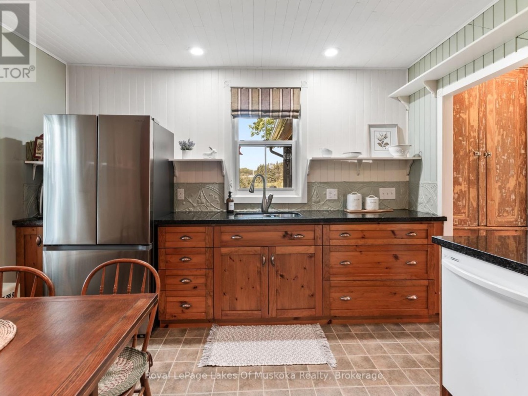229 FRASERBURG ROAD, Bracebridge (Macaulay)