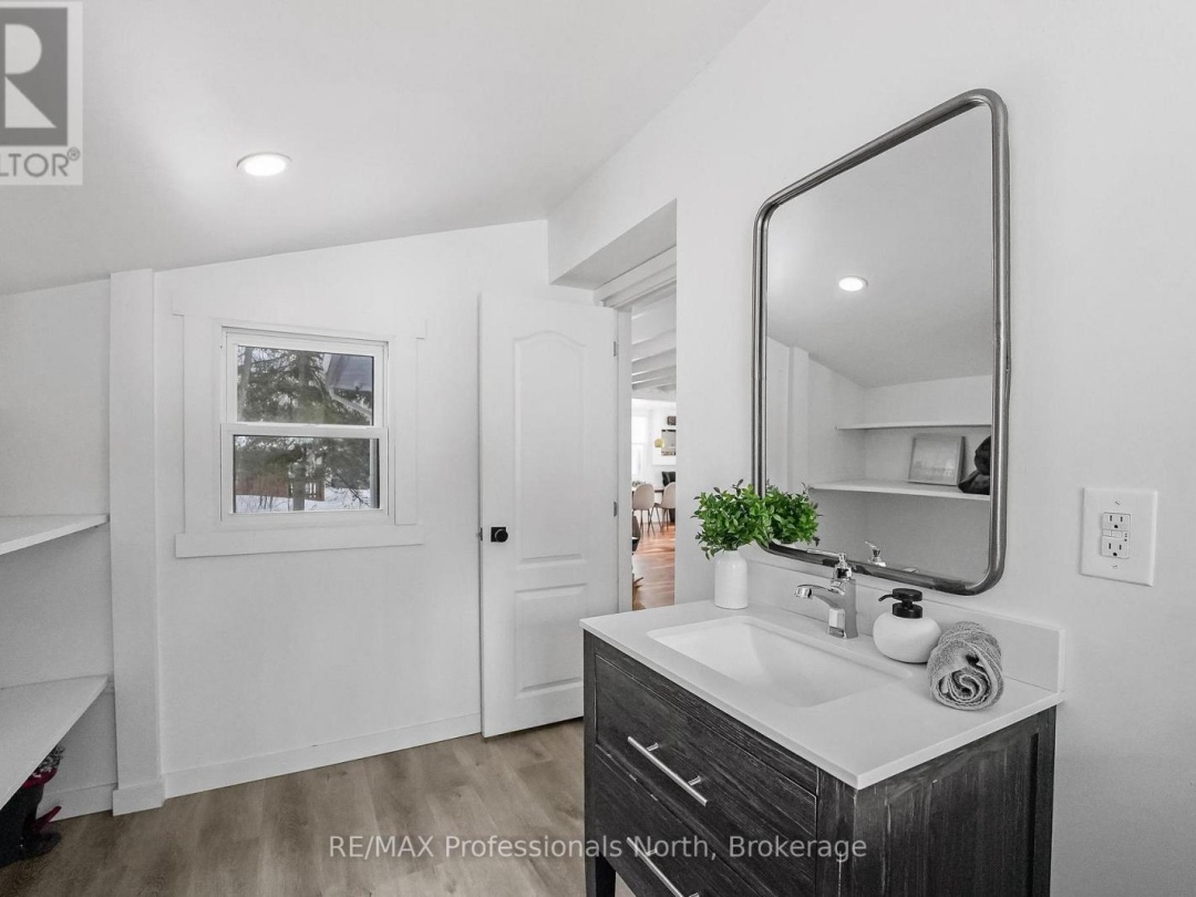 1044 SHANAHAN TRAIL, Horseshoe Lake