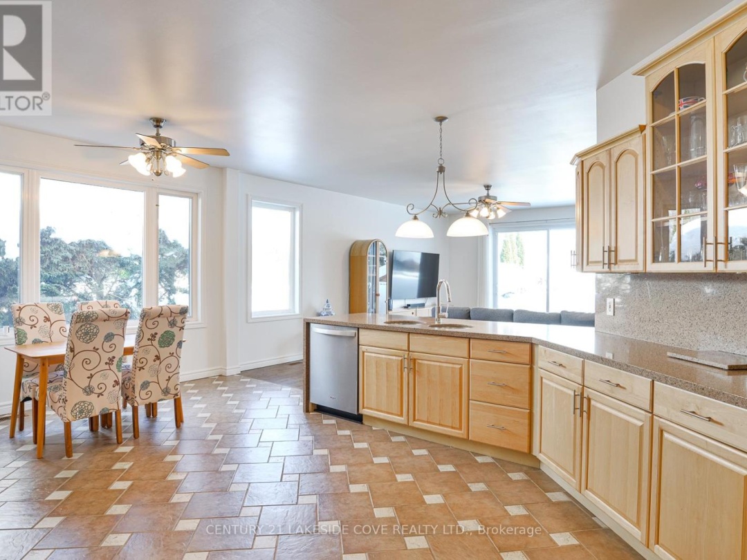 17 WILLOW CRESCENT, Lake Simcoe