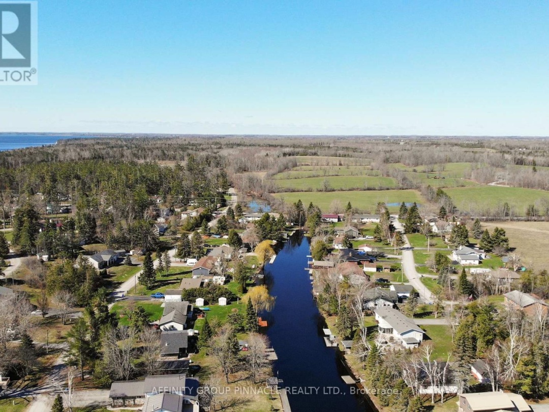 12 NORTH BAYOU ROAD, Sturgeon Lake