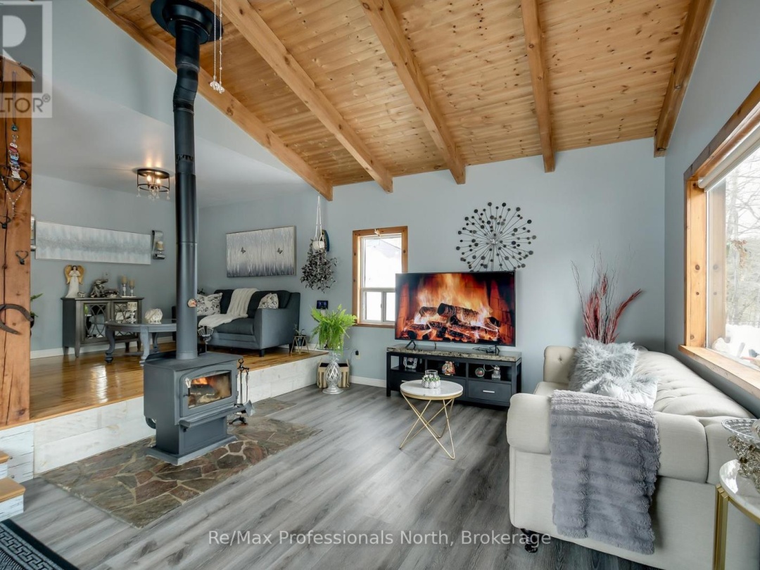 1017 BARLOCHAN ROAD, Muskoka Lakes (Wood (Muskoka Lakes))