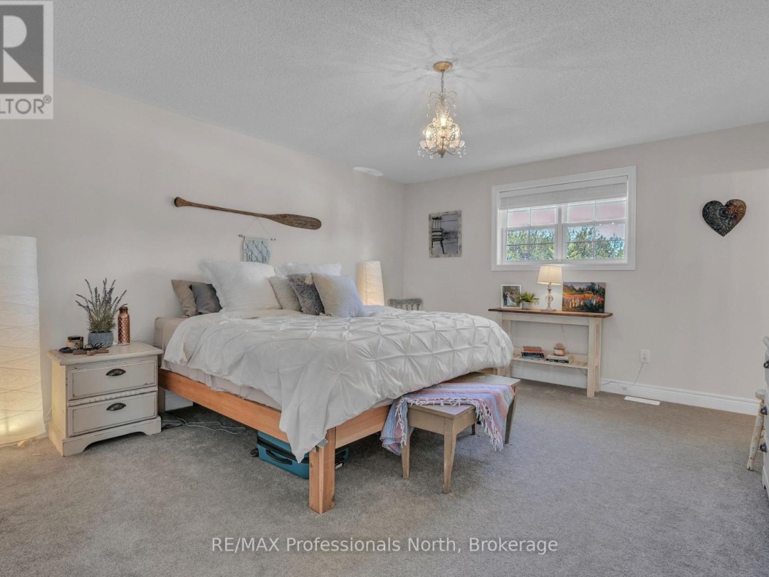 33 WHITEHORN PARK ROAD W, Bracebridge (Macaulay)