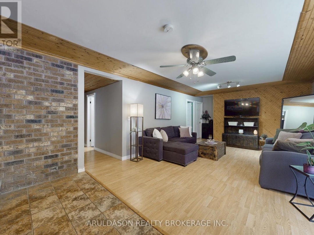 1208 BIRCHCLIFFE CRESCENT, Severn