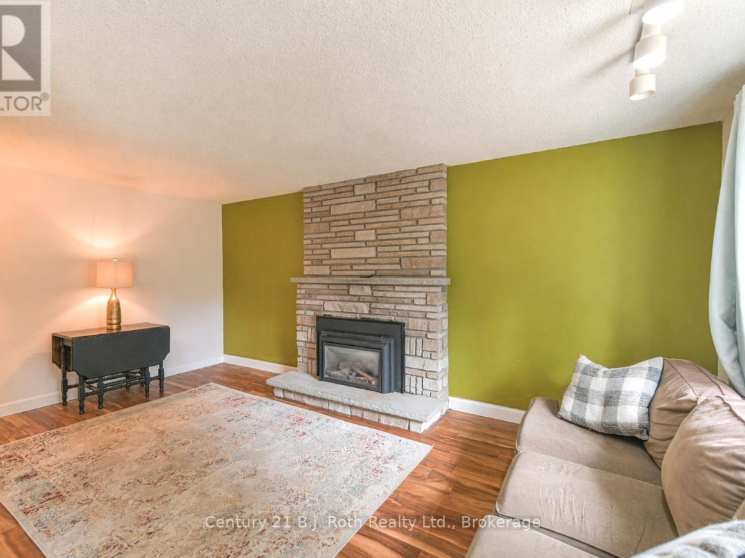 8 CARMICHAEL COURT, Orillia