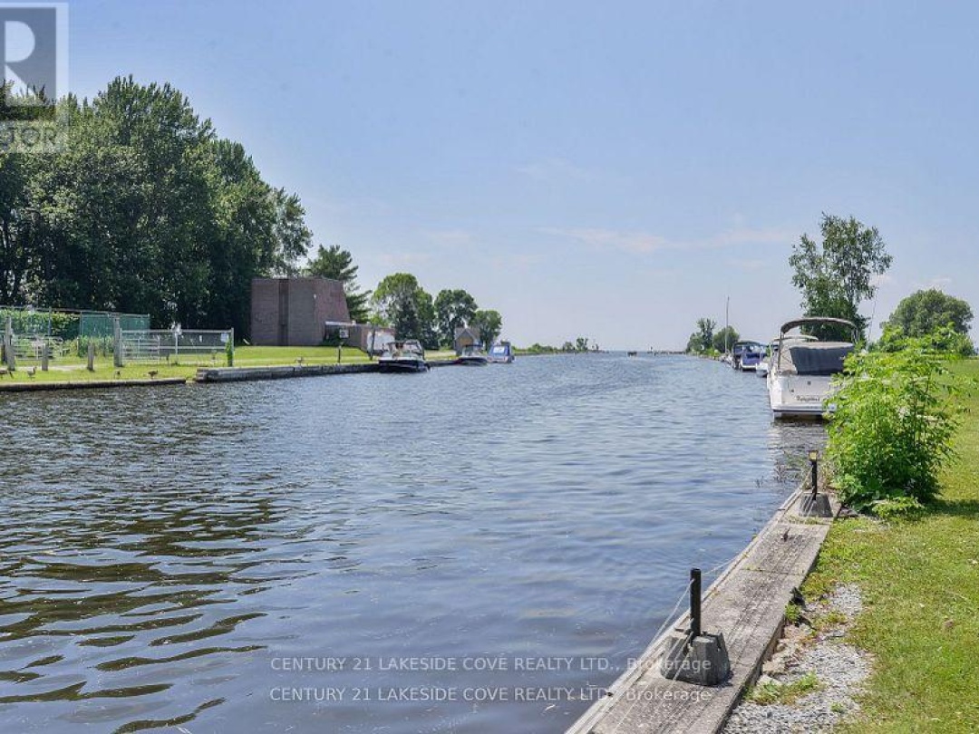 UNIT 14 - 1 PARADISE BOULEVARD, Lake Simcoe