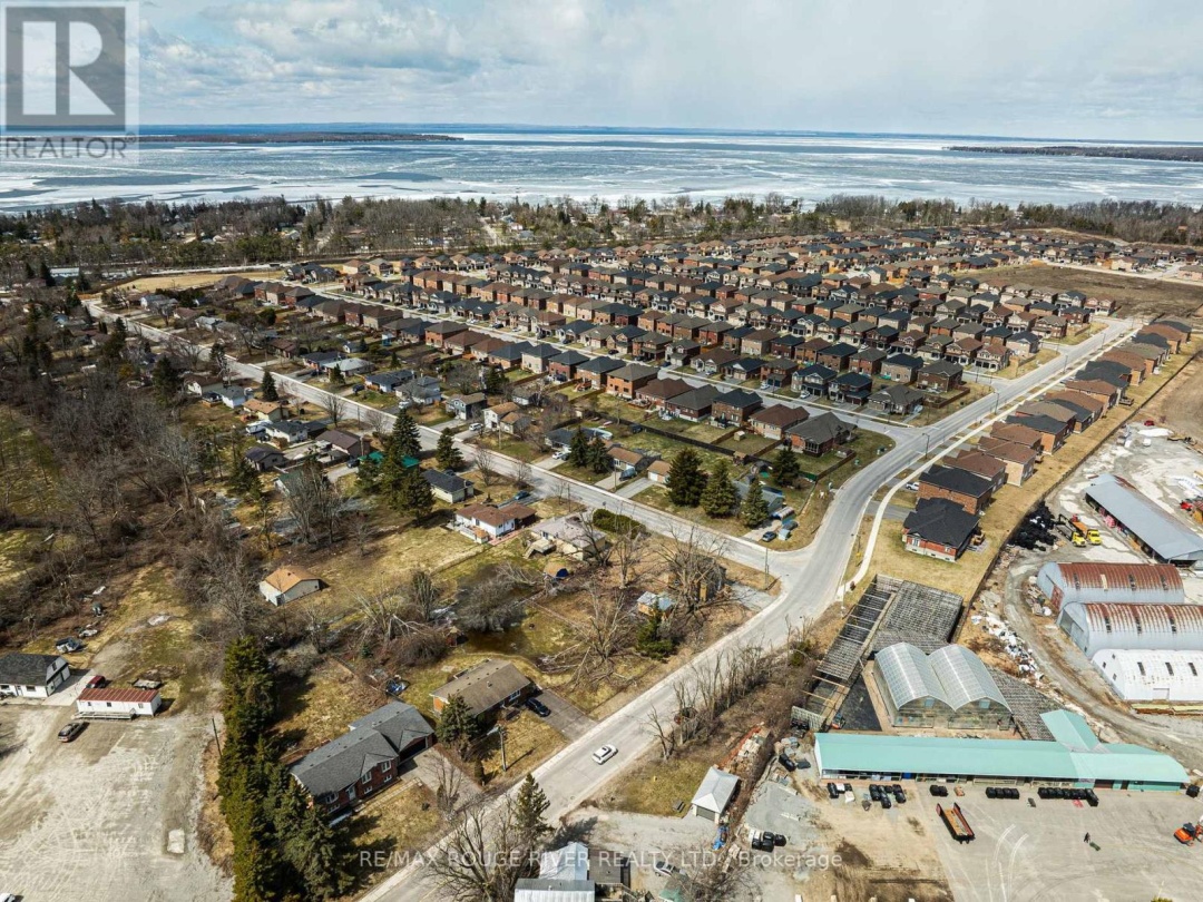 495 LAKELAND CRESCENT, 