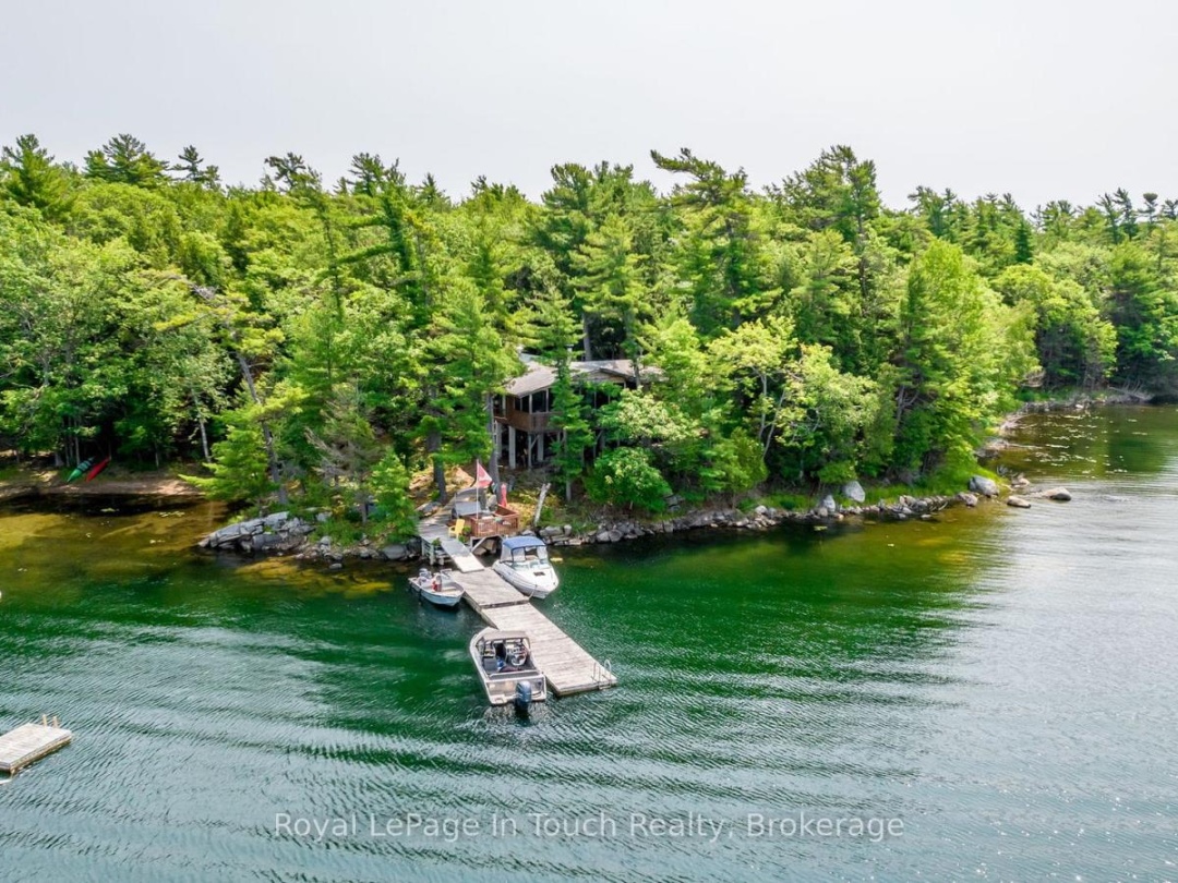 B207-7 WAHSOUNE ISLAND, Georgian Bay