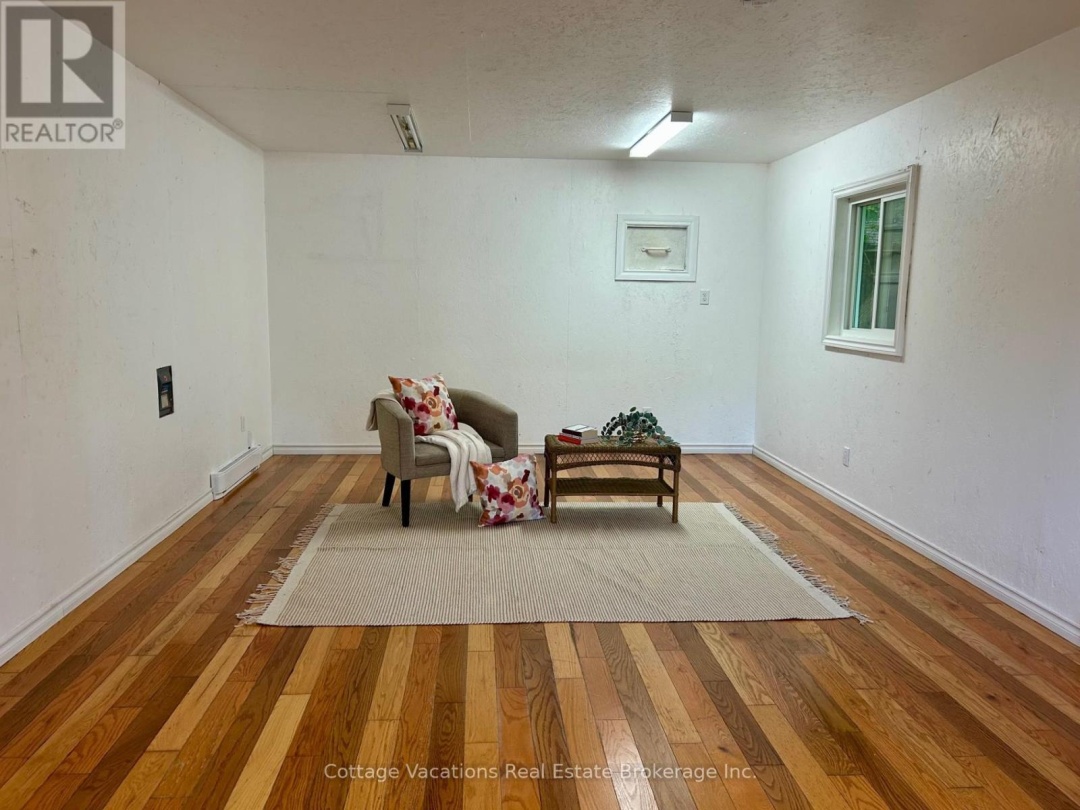 1 DUNCAN STREET E, 