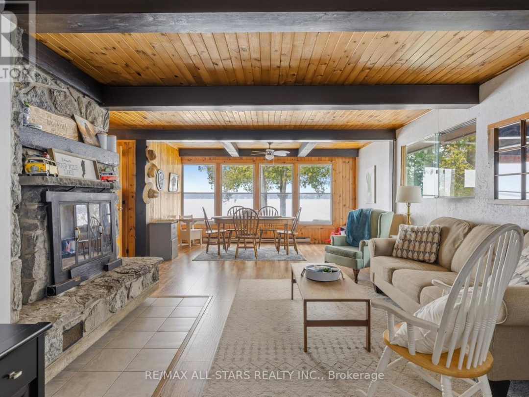 393 HILLSIDE DRIVE, Four Mile Lake