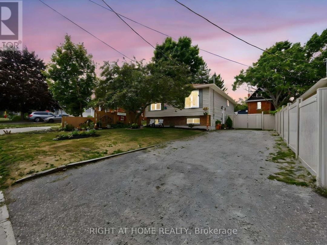 112 BORLAND STREET E, 