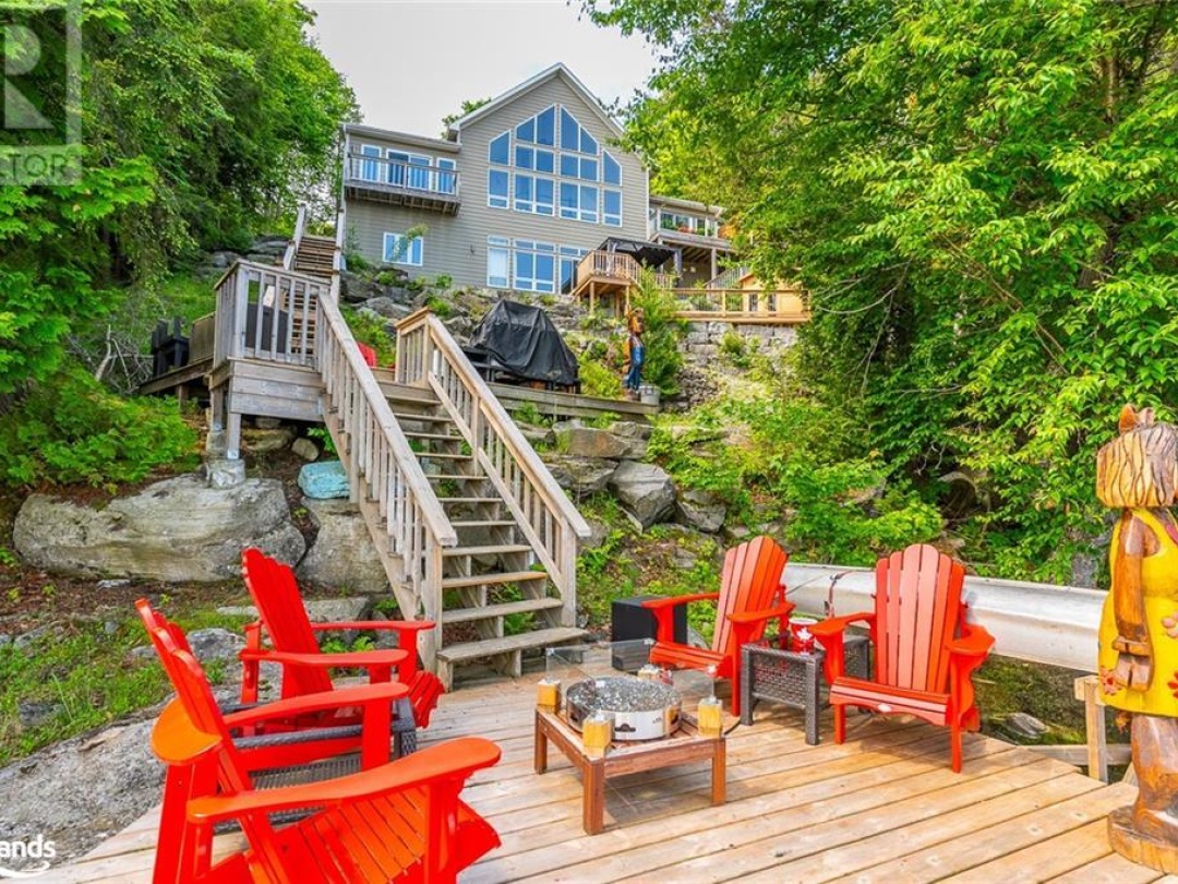 1107 Pine Point Road, Kennisis Lake