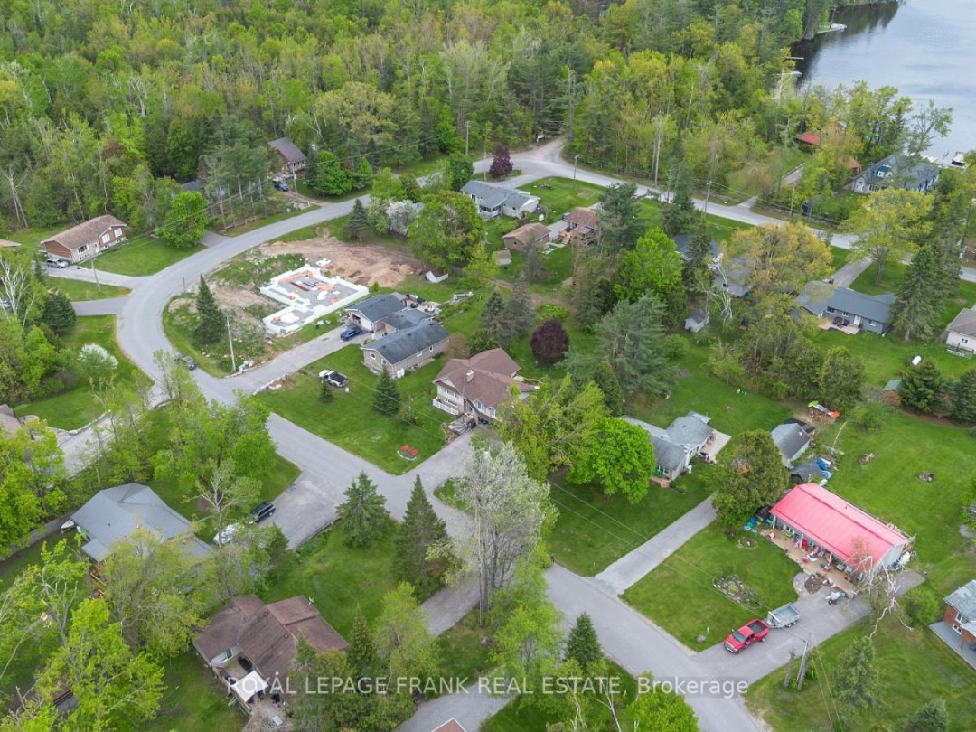 97 PIRATES GLEN DRIVE, Pigeon Lake