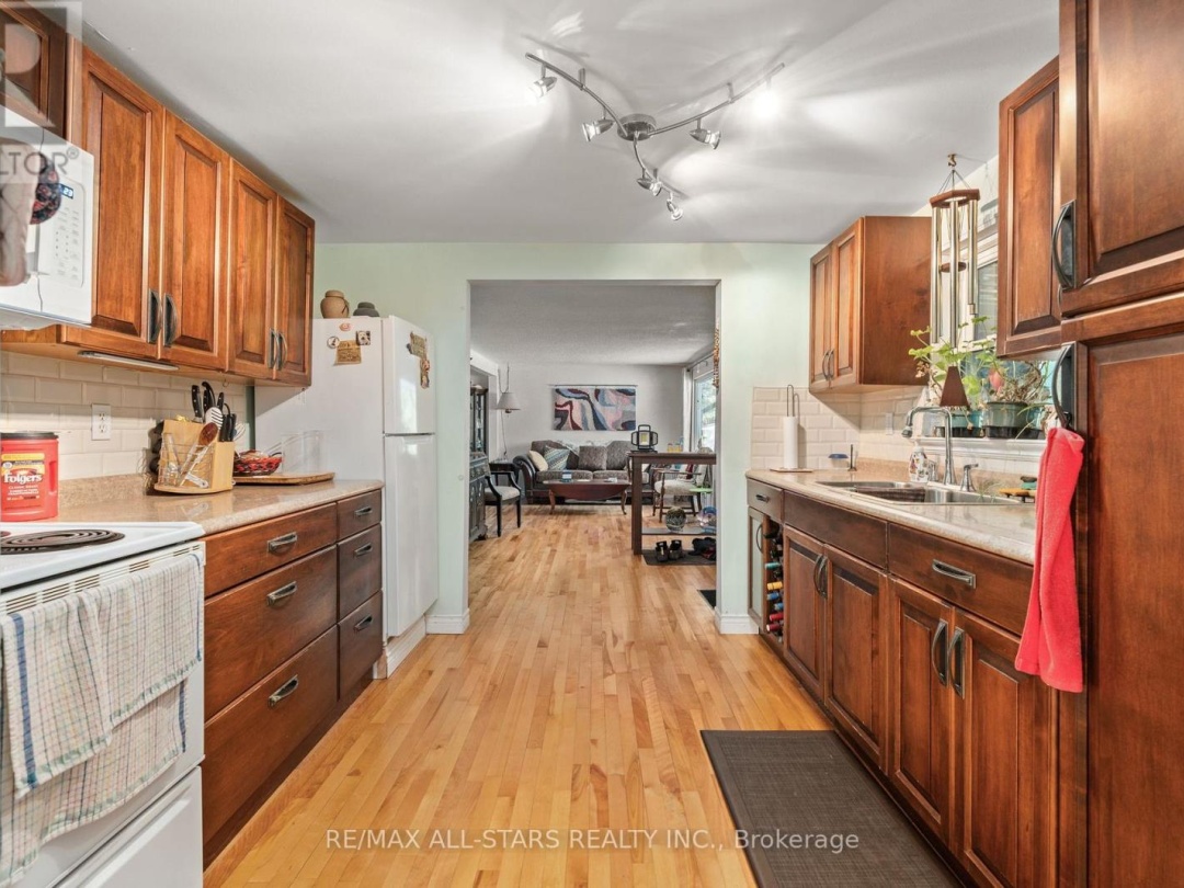 14 WYCHWOOD DRIVE E, Sturgeon Lake