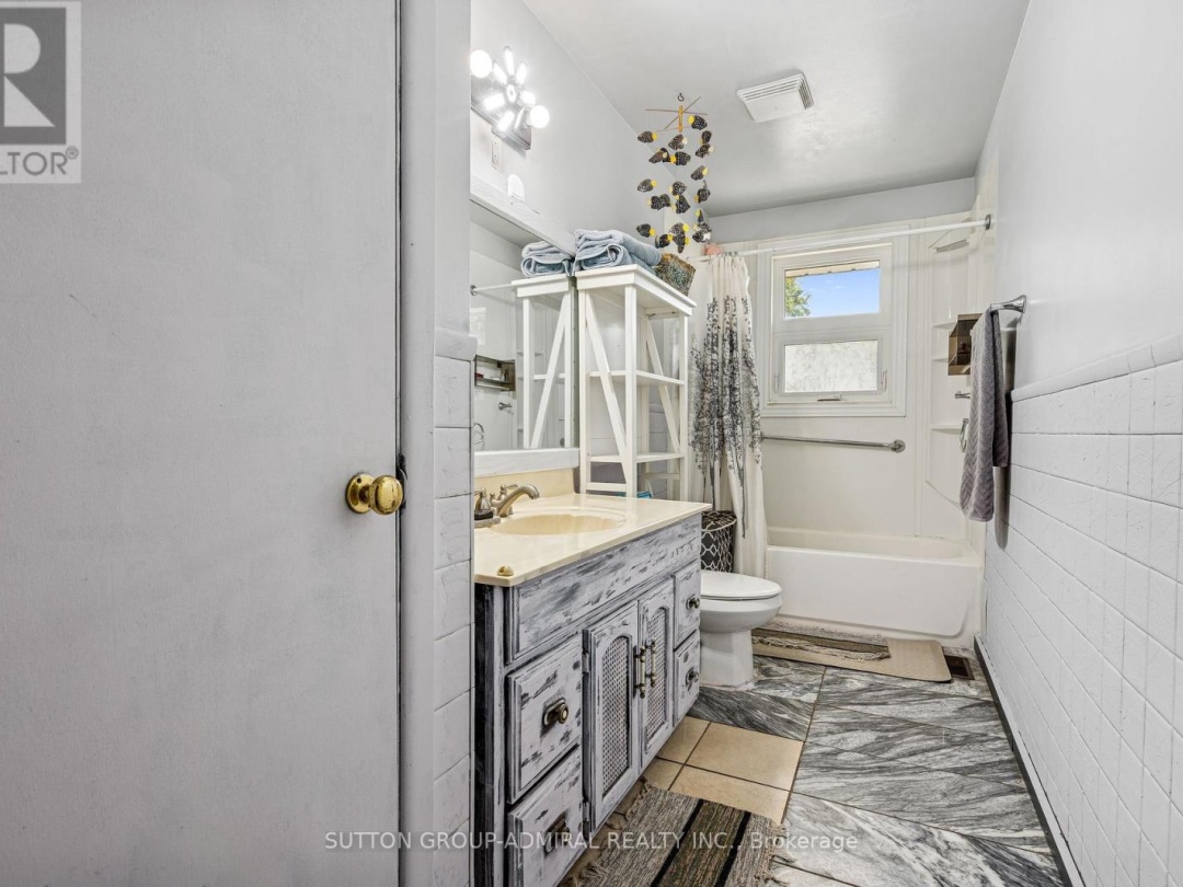 499 YORK STREET, 