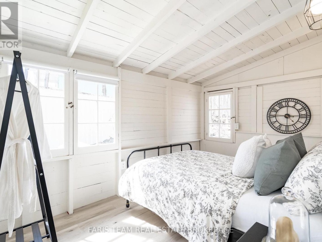 365 ROBINS POINT ROAD, Tay (Victoria Harbour)