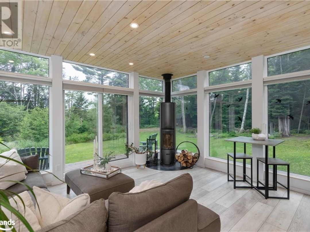 470 Markles Road, Muskoka River