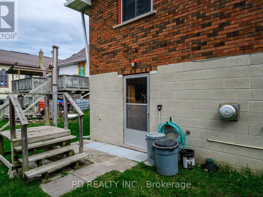 28 BOND STREET E, 