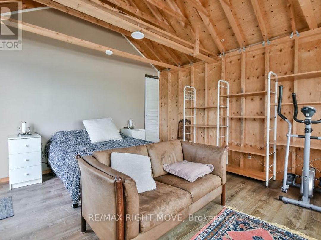 1467 CUNNINGHAM CRESCENT, 