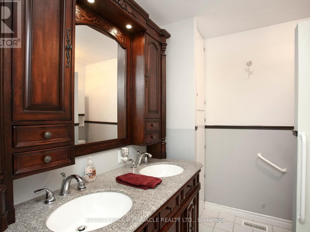 74 WILLIAM STREET, Kawartha Lakes (Bobcaygeon)