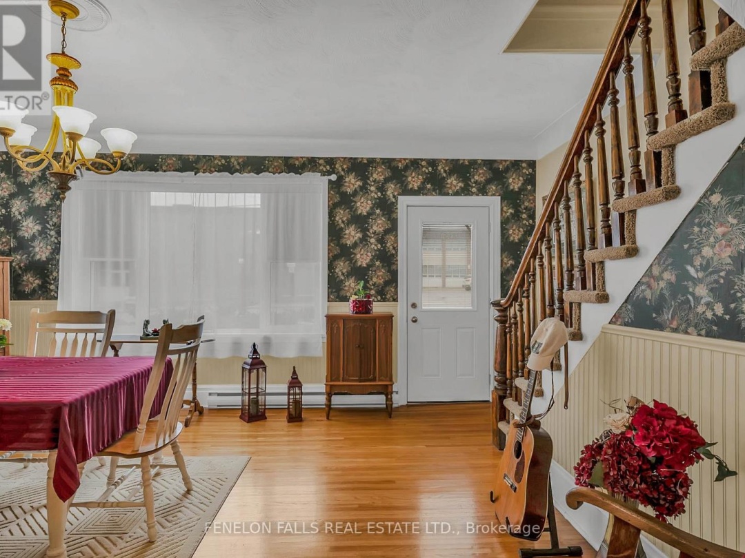 12 NORTH STREET, Kawartha Lakes (Fenelon Falls)