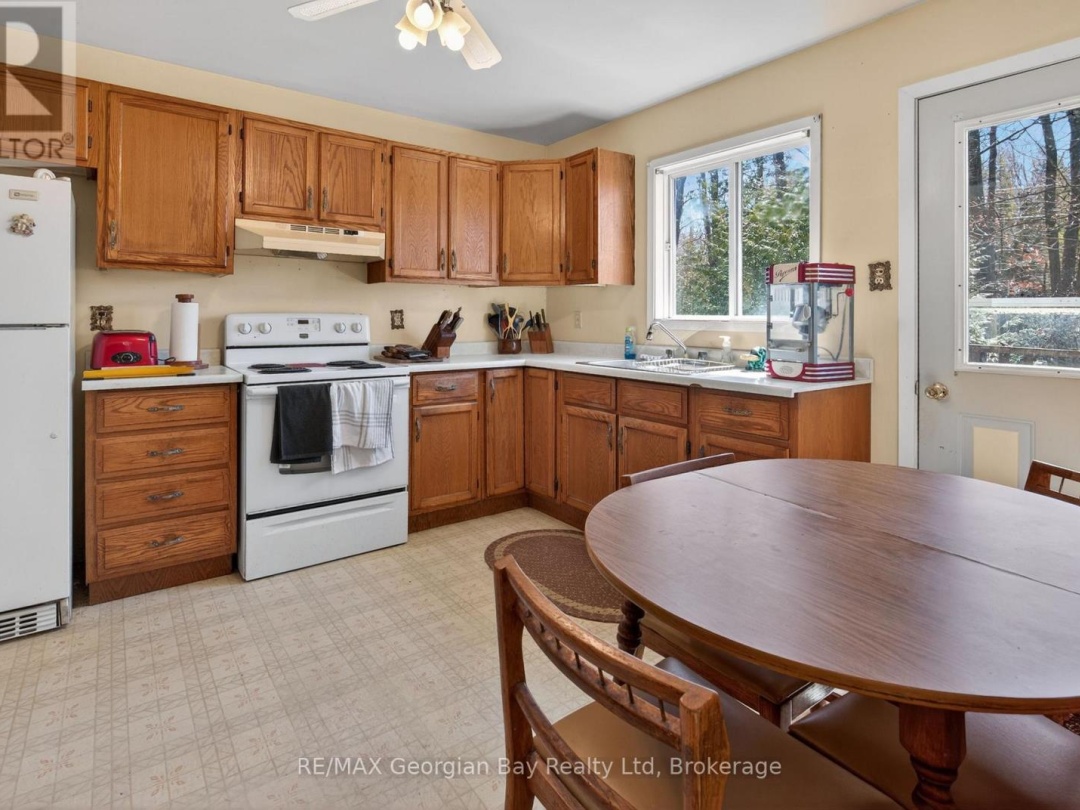 31 BECKETTS SIDE ROAD, Tay