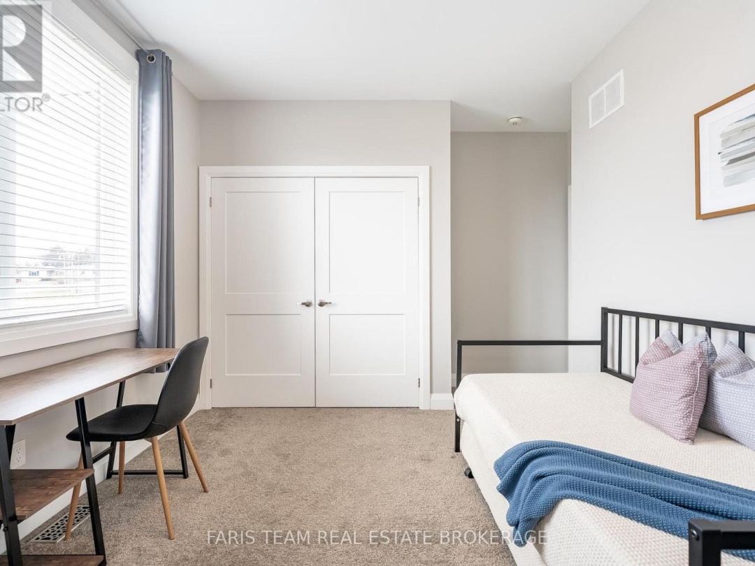 5 BREANNA BOULEVARD, 