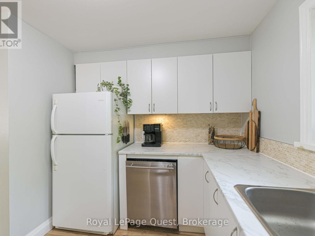 401 MISSISSAGA STREET W, 