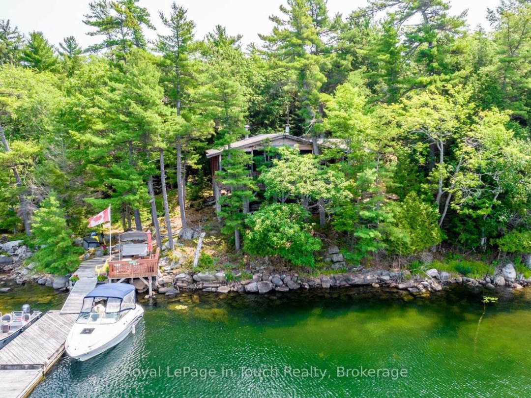 B207-7 WAHSOUNE ISLAND, Georgian Bay