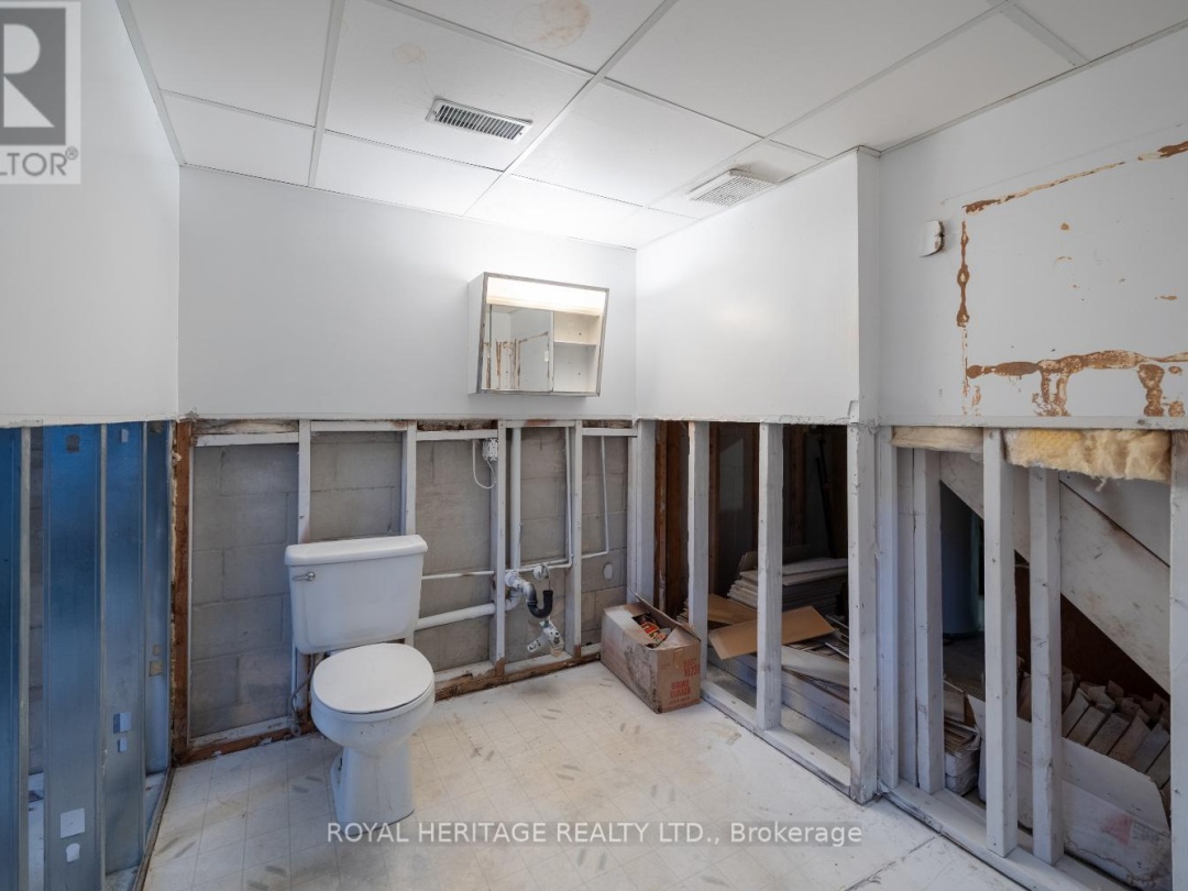 31 WELLINGTON STREET, 