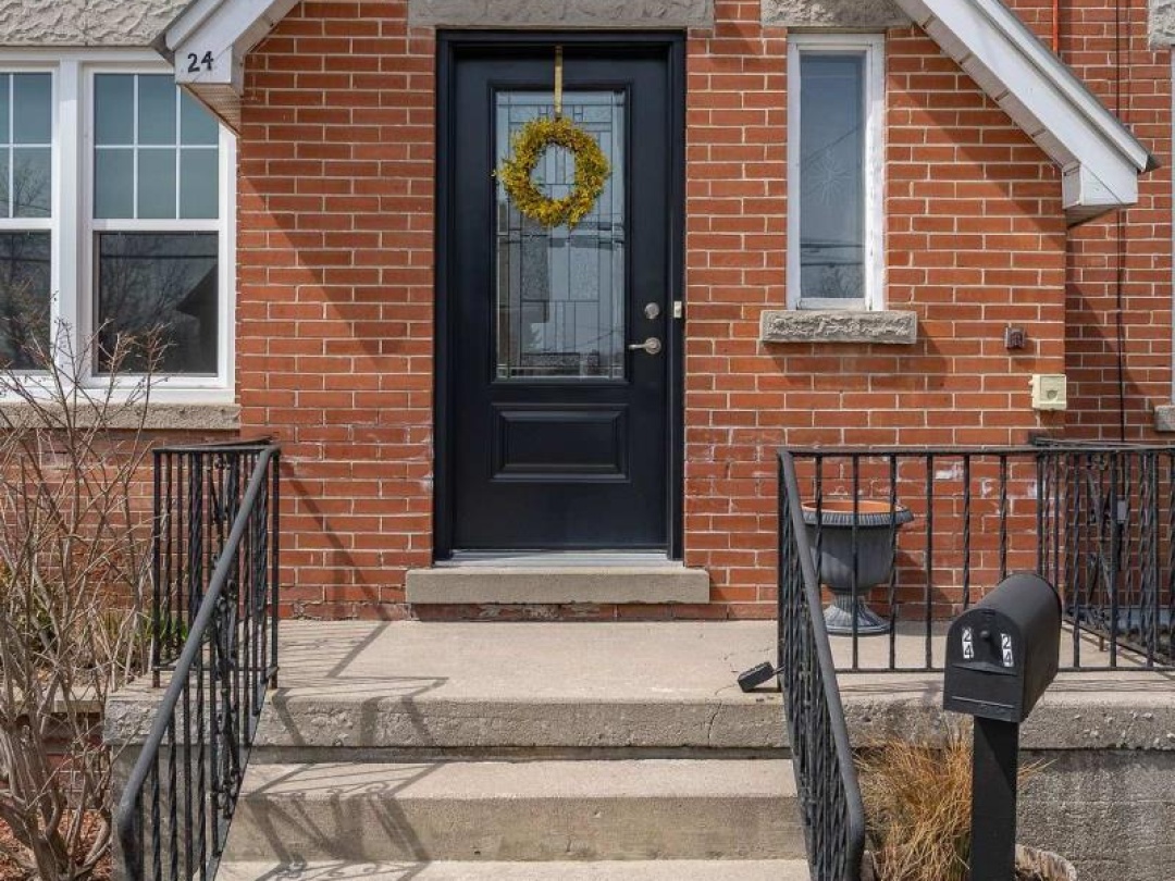 24 LINDSAY STREET, Kawartha Lakes (Fenelon Falls)