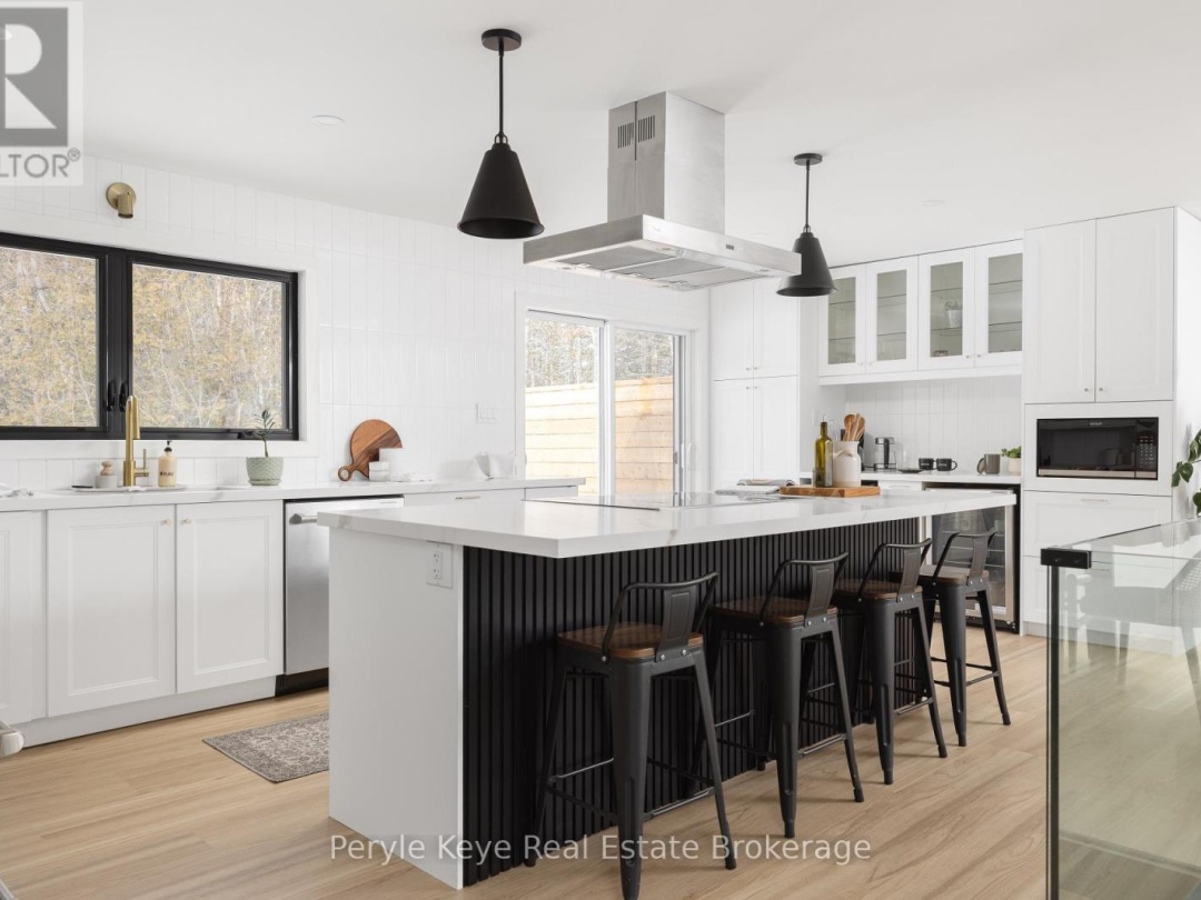 1290 CEDAR LANE, Bracebridge (Macaulay)