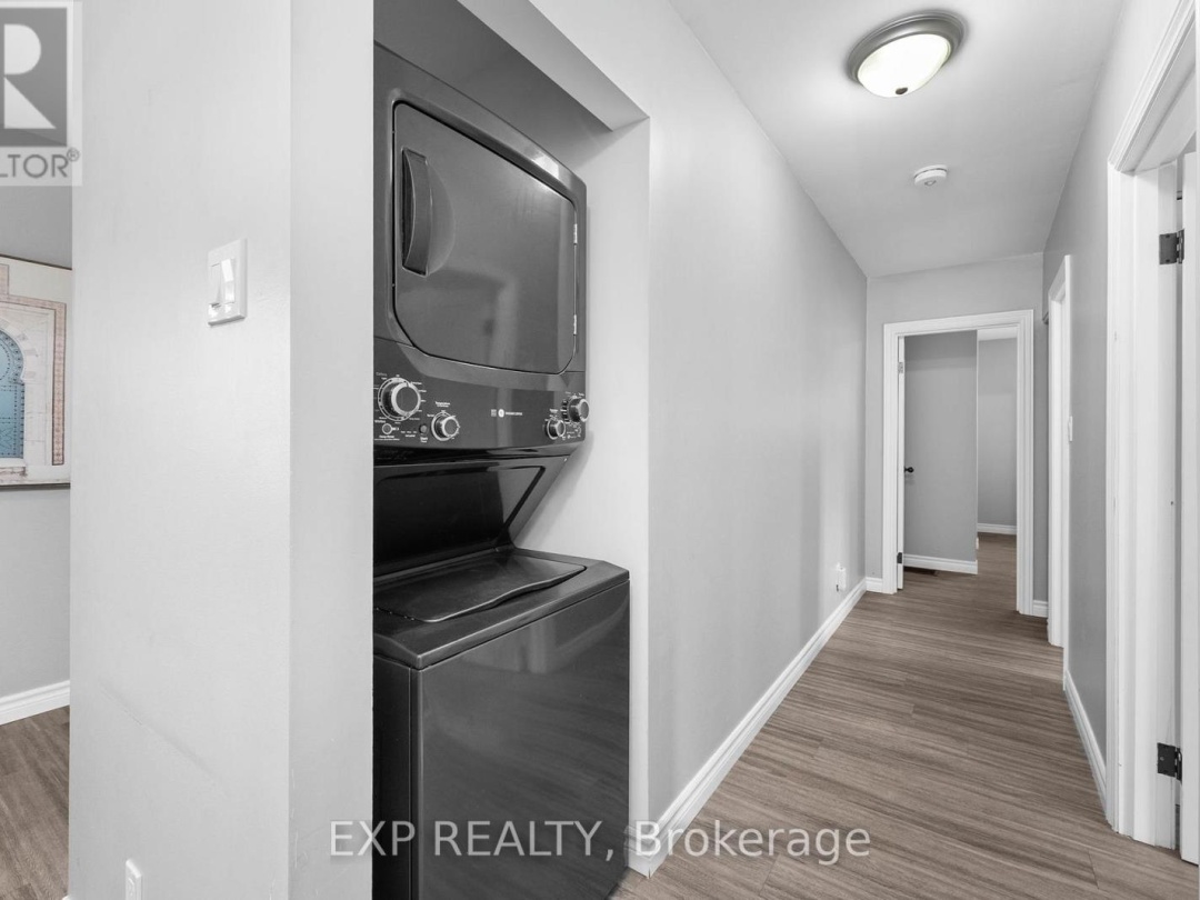 143 WESTMOUNT DRIVE N, 
