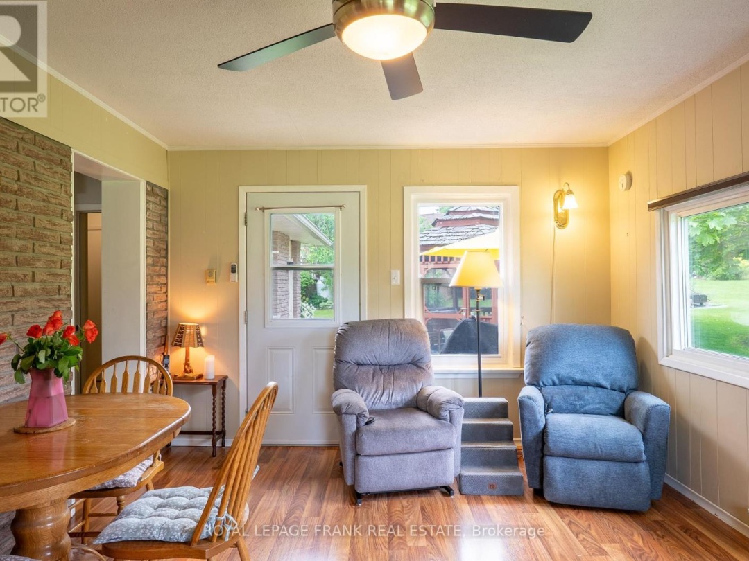 383 OLD SURREY LANE, Pigeon Lake