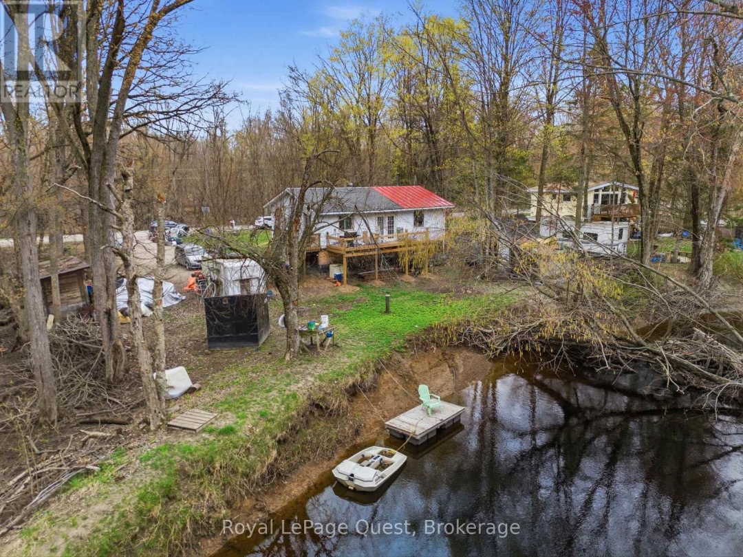 7476 ASH CRESCENT, Black River