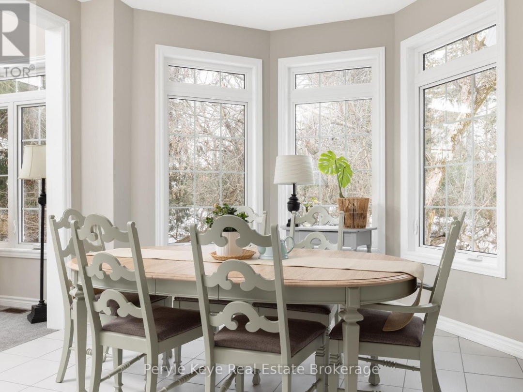 16 LEEDS COURT, Muskoka River
