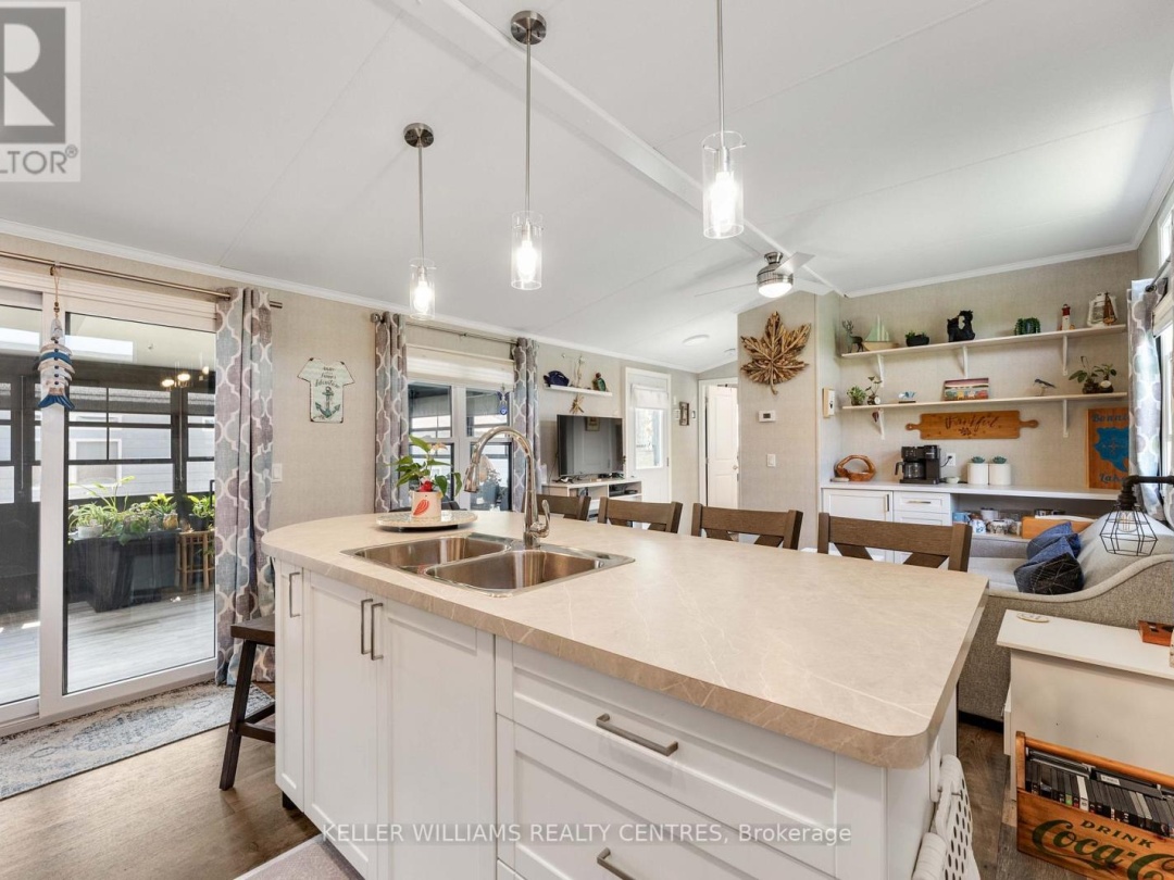 #38 LAKERIDGE - 1047 BONNIE LAKE CAMP ROAD, Bracebridge (Macaulay)