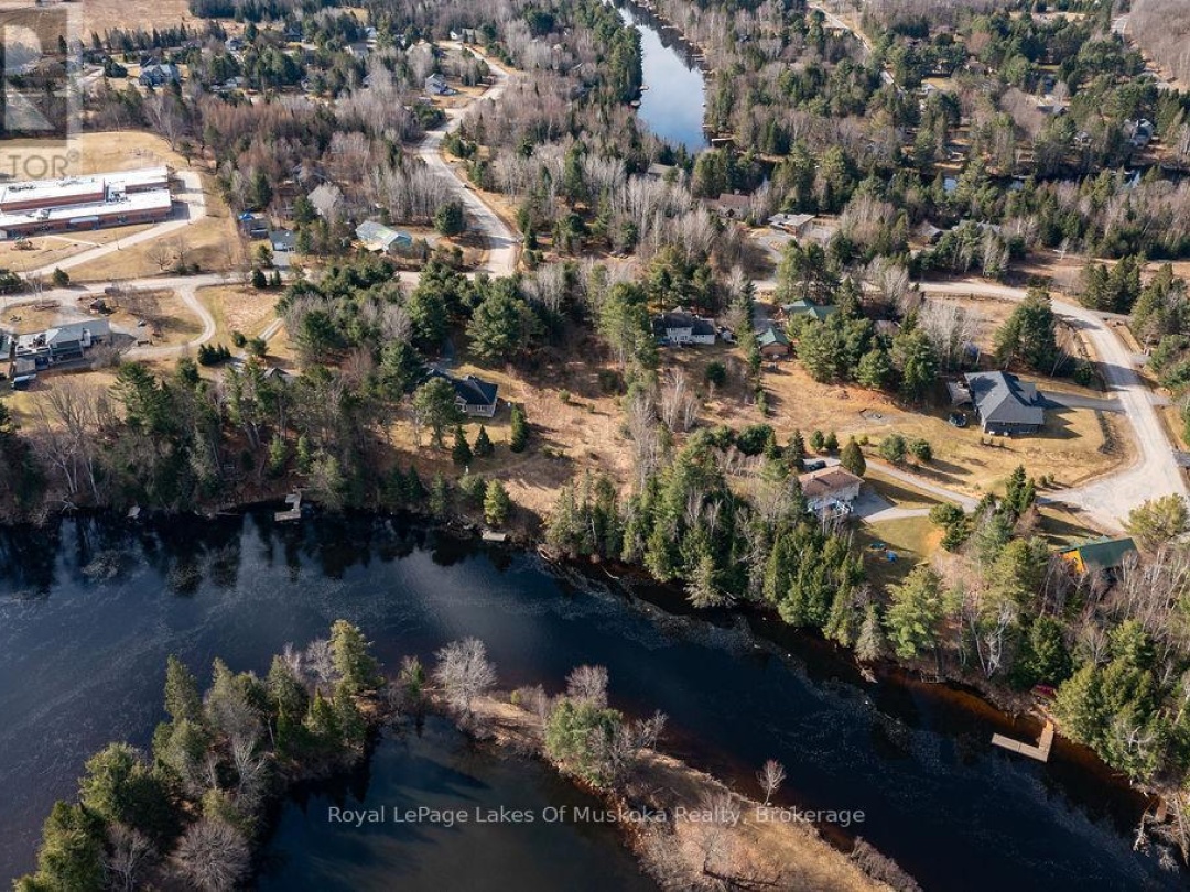 18 SHELLWOOD SHORES AVENUE, Lake Muskoka