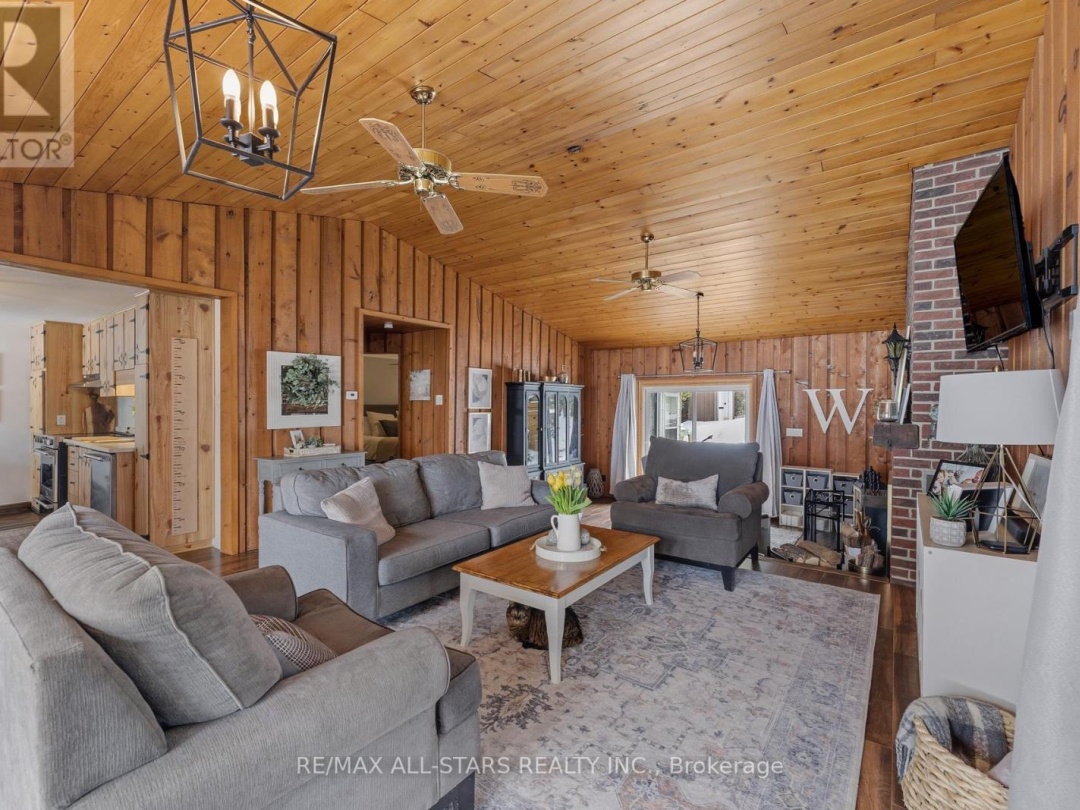 393 HILLSIDE DRIVE, Four Mile Lake