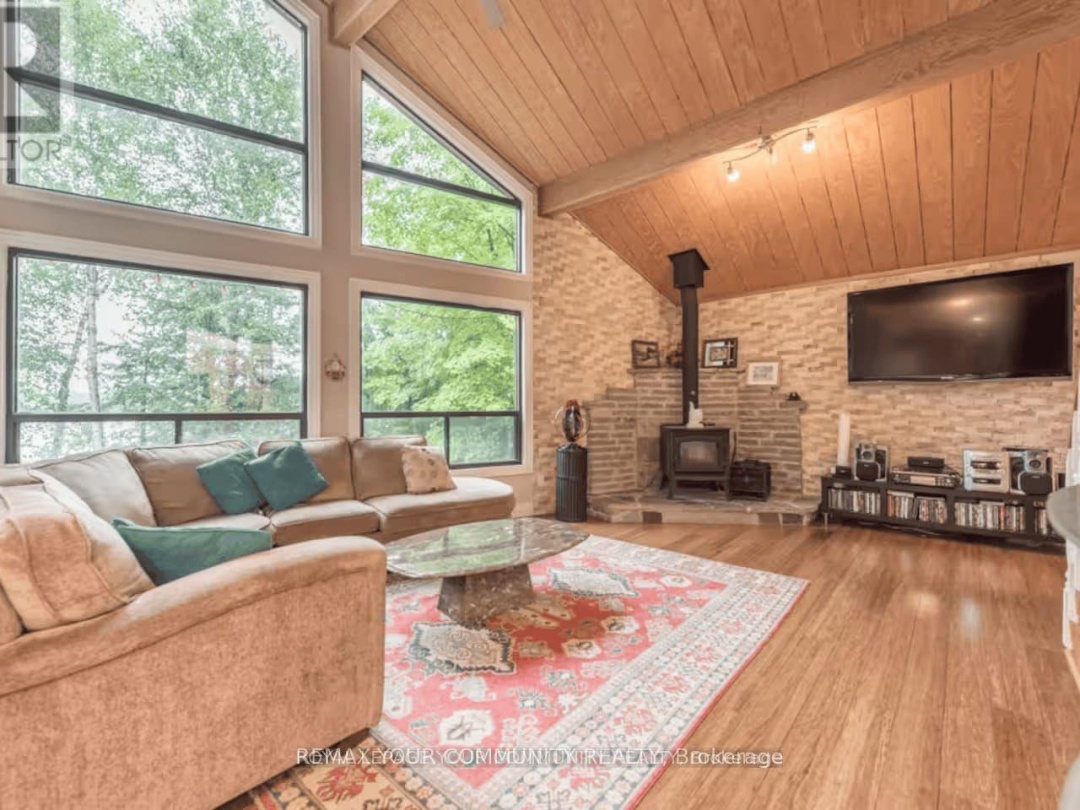 2085 CRYSTAL LAKE ROAD, Crystal Lake
