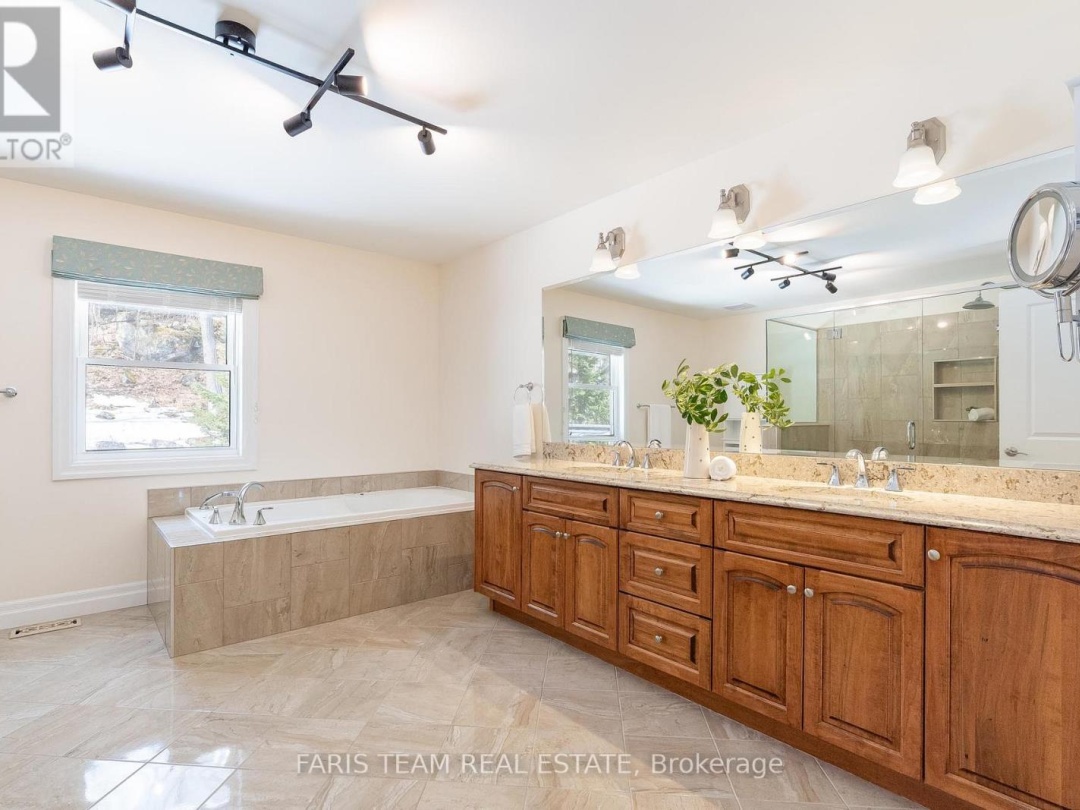 156 Deerfoot Trail, Huntsville (Brunel)