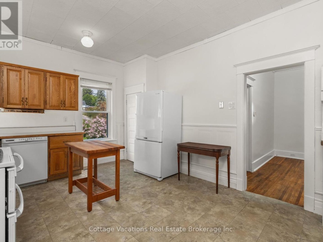 1 DUNCAN STREET E, 