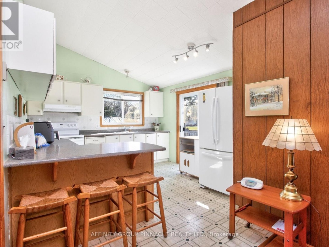 12 NORTH BAYOU ROAD, Sturgeon Lake
