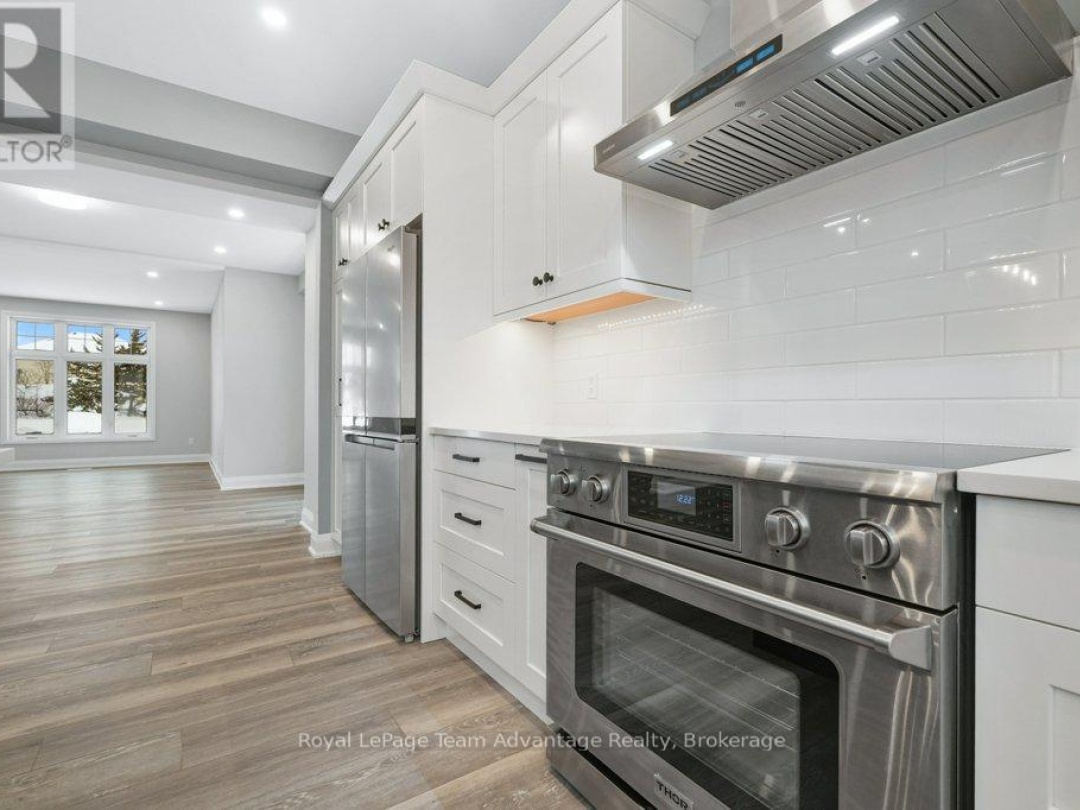 18 AVERY COURT, Parry Sound