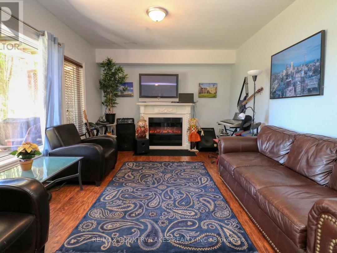 87 PARADISE ROAD, Canal Lake