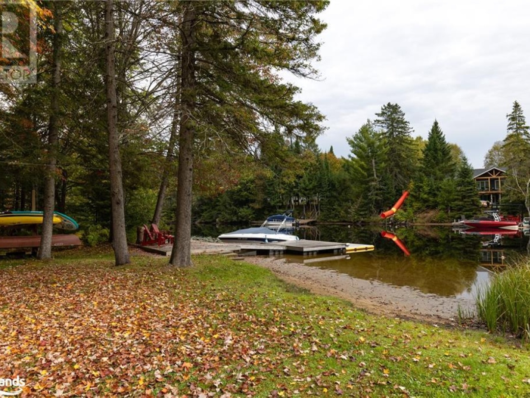 760 Riverlea Road, Muskoka River