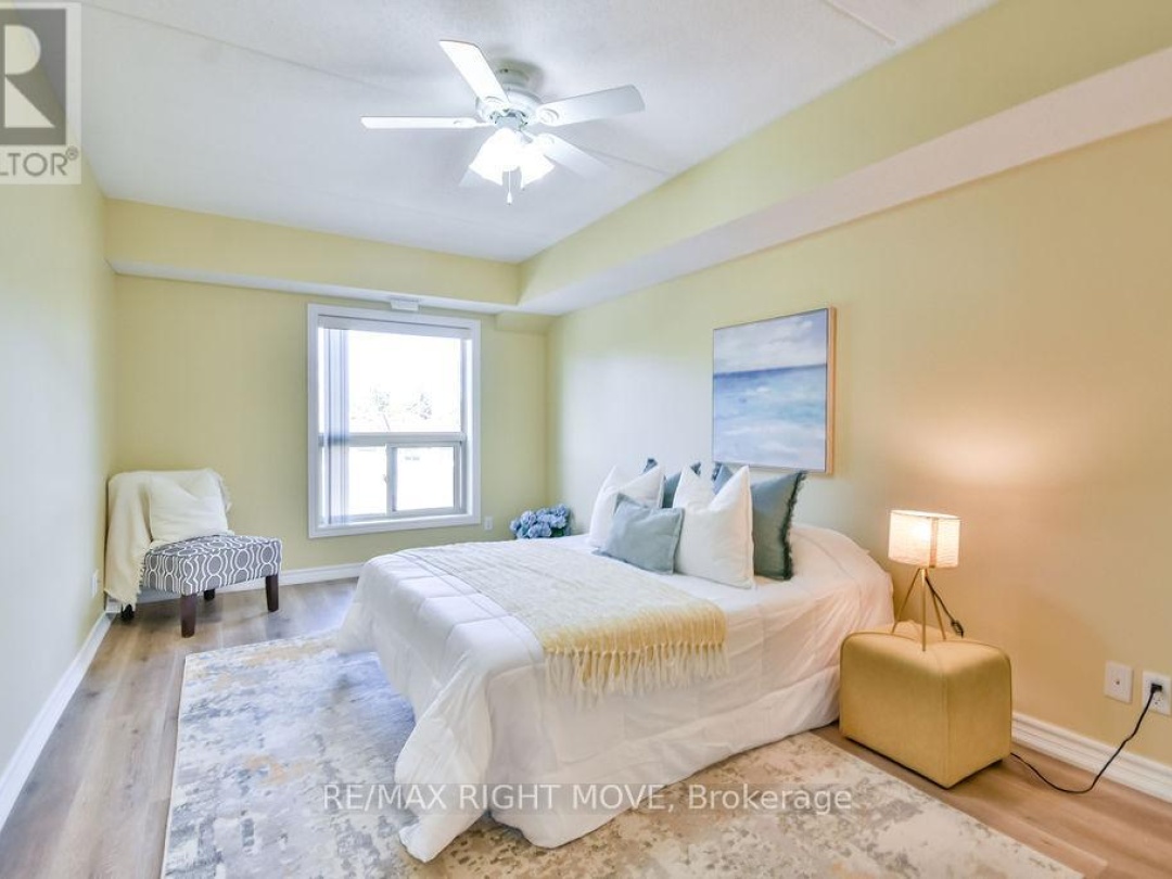 313 - 486 LACLIE STREET, 